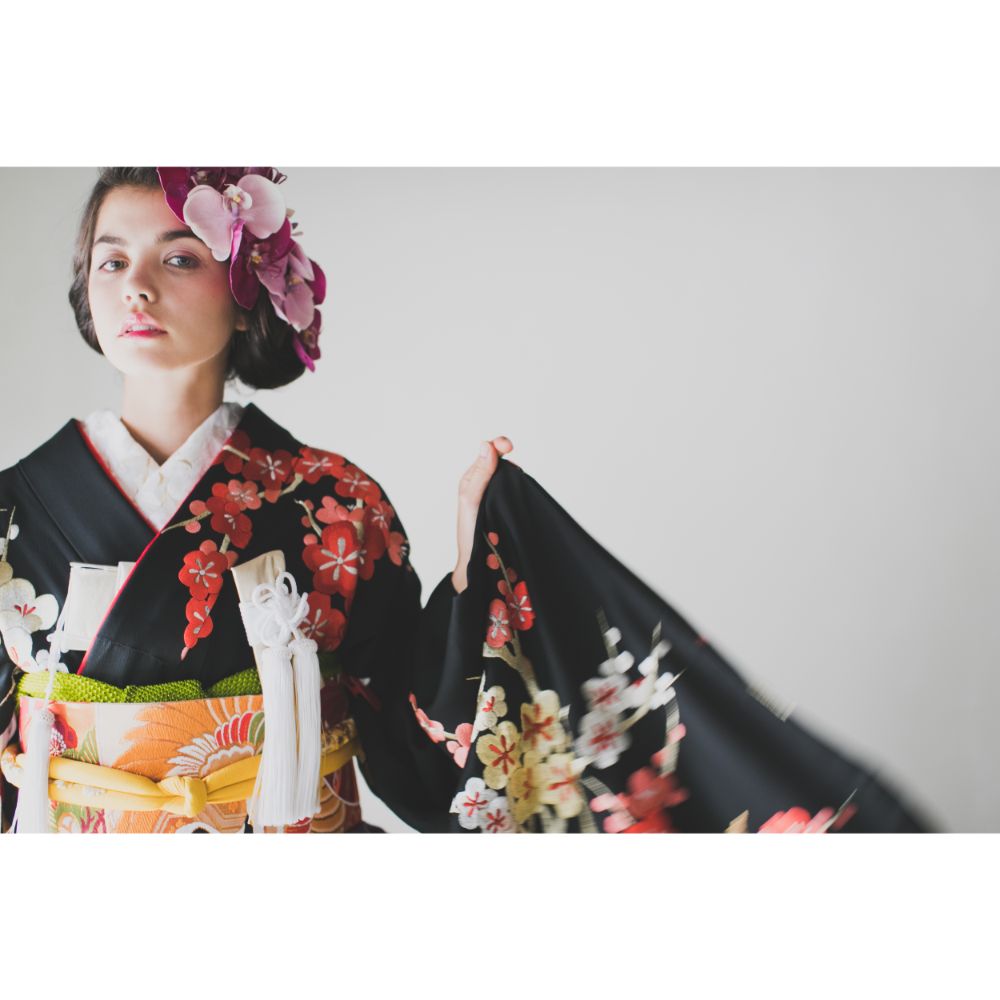 黒地手刺繍梅に鼓 【結婚式 和装 引き振袖 レンタル】