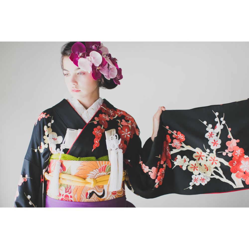 黒地手刺繍梅に鼓 【結婚式 和装 引き振袖 レンタル】