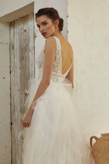 Tina ティナ【ウエディングドレス レンタル】Vネック チュール Aライン 【結婚式】