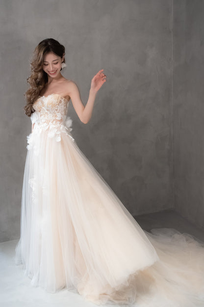 Matilde マチルダ 【ウエディングドレス】シースルー3Dフラワーブラッシュカラー 【レンタル】