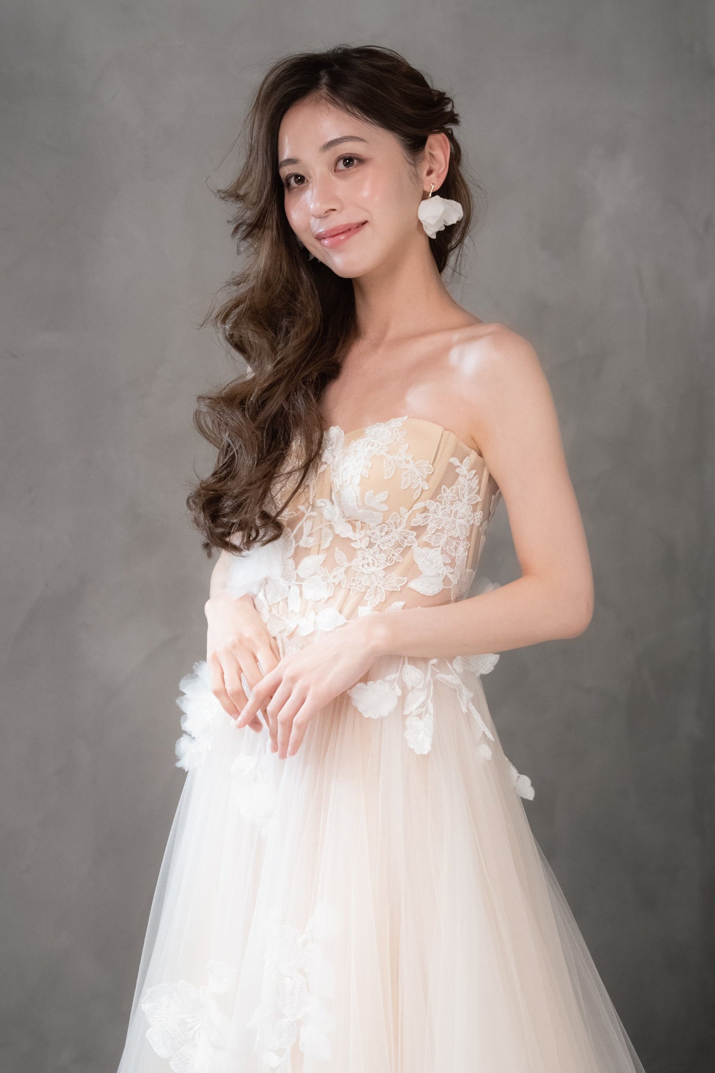 Matilde マチルダ 【ウエディングドレス】シースルー3Dフラワーブラッシュカラー 【レンタル】