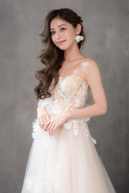 Matilde マチルダ 【ウエディングドレス】シースルー3Dフラワーブラッシュカラー 【レンタル】