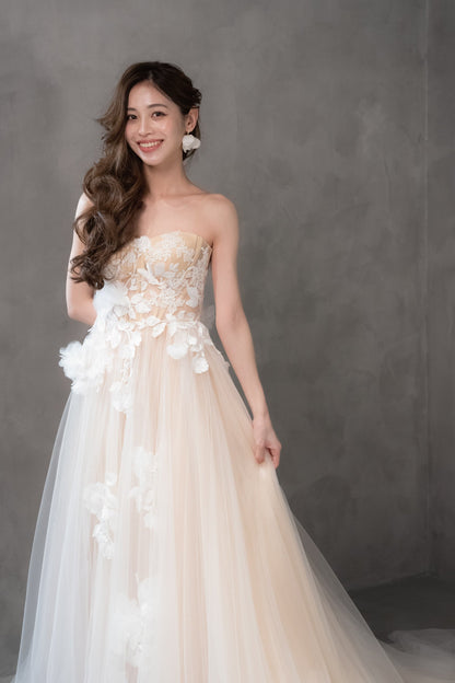 Matilde マチルダ 【ウエディングドレス】シースルー3Dフラワーブラッシュカラー 【レンタル】