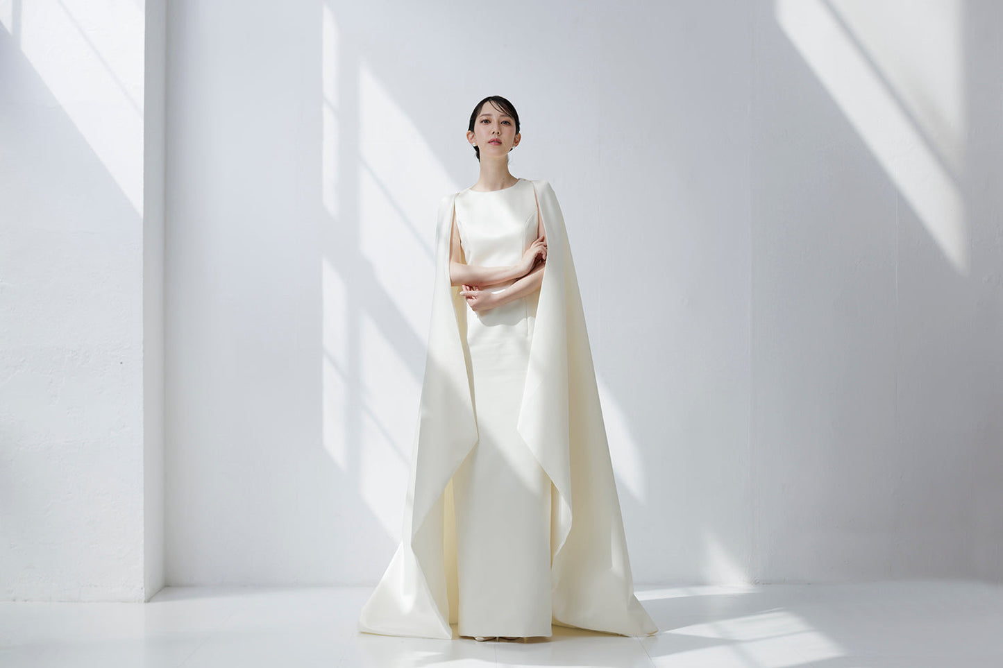 Iラインドレス + マントトレーン(haute couture)【ウエディングドレス オーダー】