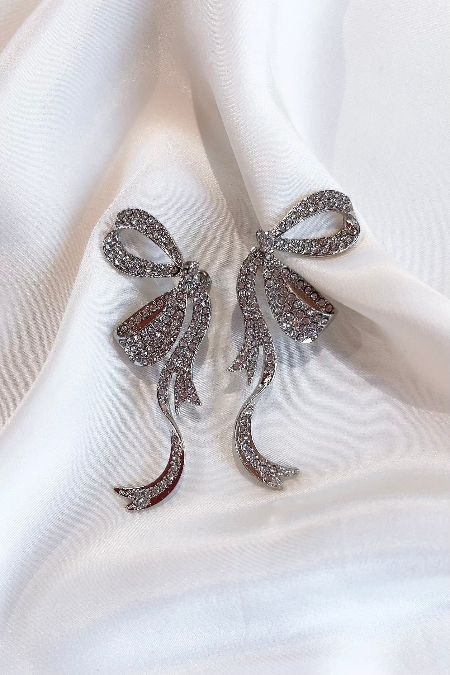 【イヤリングコンバーター対応】クリスタルリボンピアス~ブライダルピアス~ ≪CP-22≫【結婚式 ピアス イヤリング】