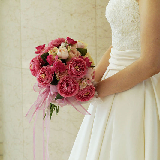 【アートフラワー】ガーリーピンクのクラッチブーケ 【結婚式 フラワー 造花 ブーケ ブートニア】