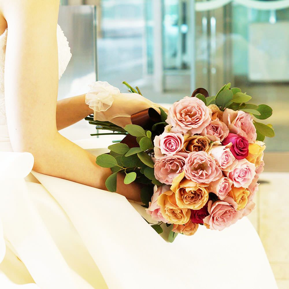 【生花】オーダーメイド クラッチブーケ(ブートニア付) 【結婚式 フラワー 生花 ブーケ ブートニア オーダーメイド】