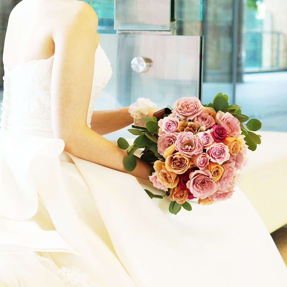 【生花】オーダーメイド クラッチブーケ(ブートニア付) 【結婚式 フラワー 生花 ブーケ ブートニア オーダーメイド】