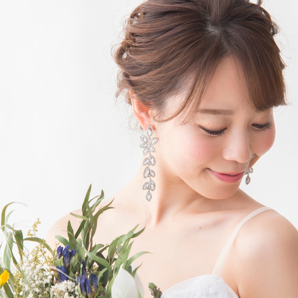【ピアス】Botanical Swing クリスタルピアス/ブライダルアクセサリー 【結婚式 ピアス イヤリング】