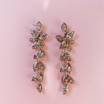 【ピアス】Botanical Swing クリスタルピアス/ブライダルアクセサリー 【結婚式 ピアス イヤリング】