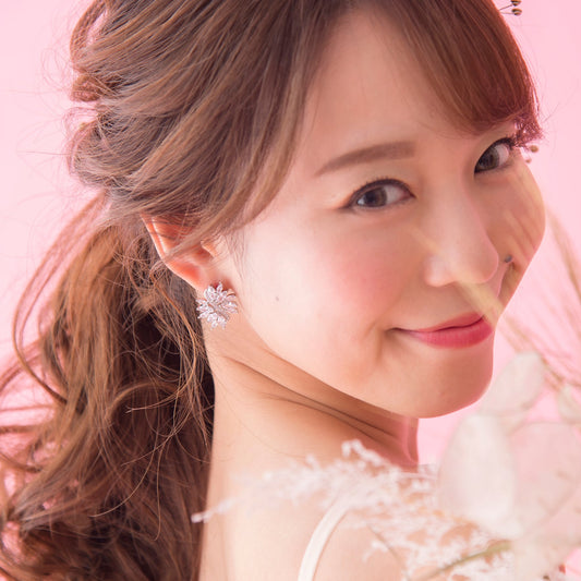 【イヤリング】キュービックジルコニア リーフモチーフイヤリング 【結婚式 ピアス イヤリング】