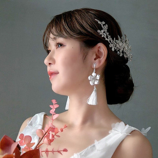 【ピアス】ホワイト フラワー フリンジ ピアス 【結婚式 ピアス イヤリング】