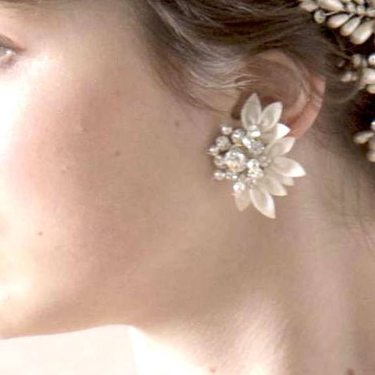 【3泊4日】a.b.Ellie Alice フラワービジューイヤリング 【結婚式 ピアス イヤリング レンタル】