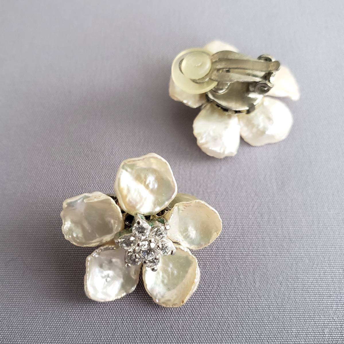 【3泊4日】Siman Tu サイマントゥ 白蝶貝フラワーイヤリング 【結婚式 ピアス イヤリング レンタル】