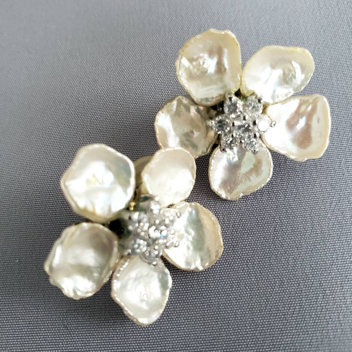 【3泊4日】Siman Tu サイマントゥ 白蝶貝フラワーイヤリング 【結婚式 ピアス イヤリング レンタル】