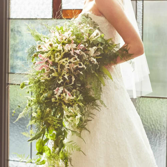 【生花】キャスケードブーケ 【結婚式 フラワー 生花 ブーケ ブートニア】