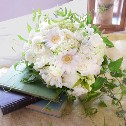 【生花】ラウンドブーケ(white&green) 【結婚式 フラワー 生花 ブーケ ブートニア】