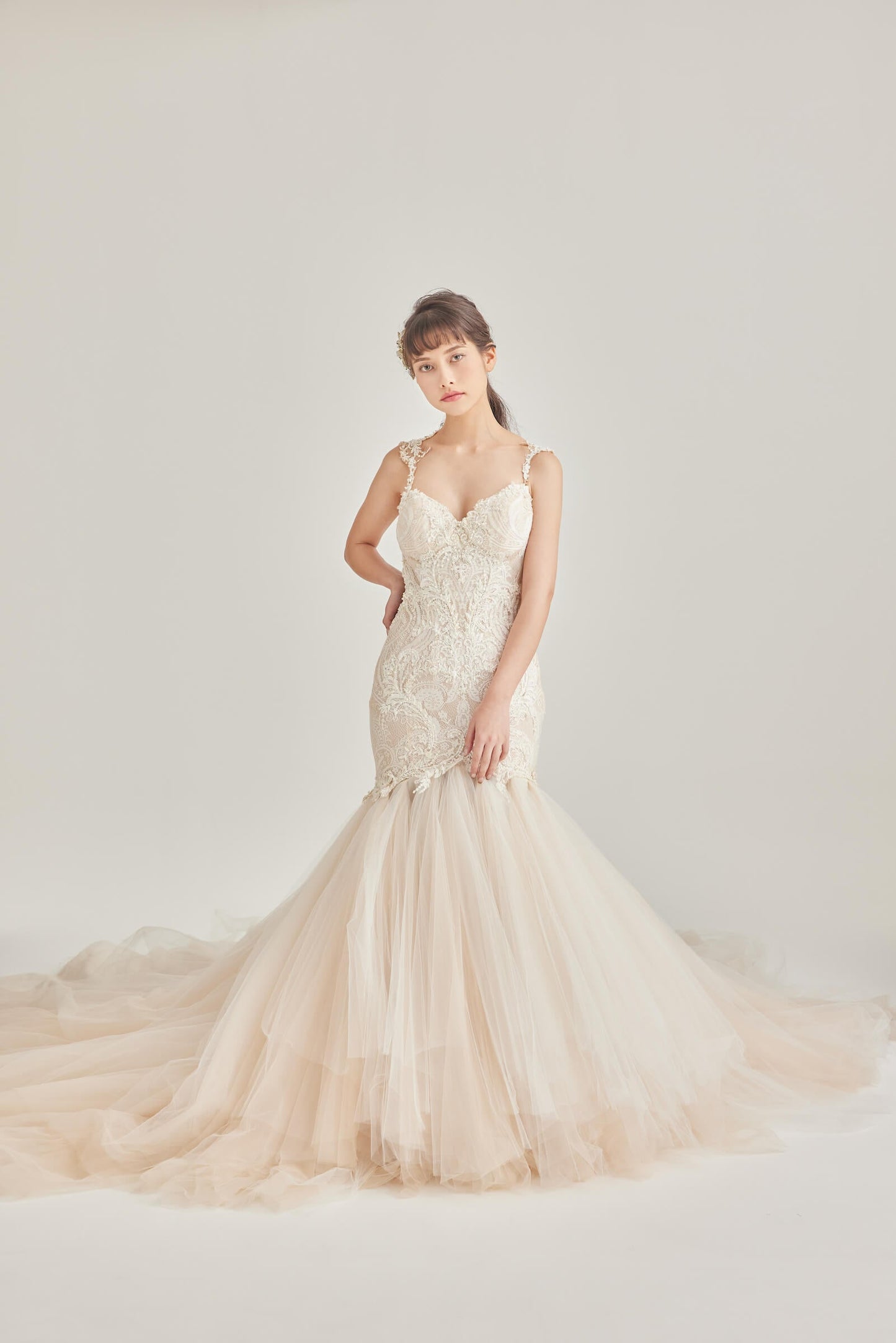 Loretta Brush【ウェディングドレス レンタル】