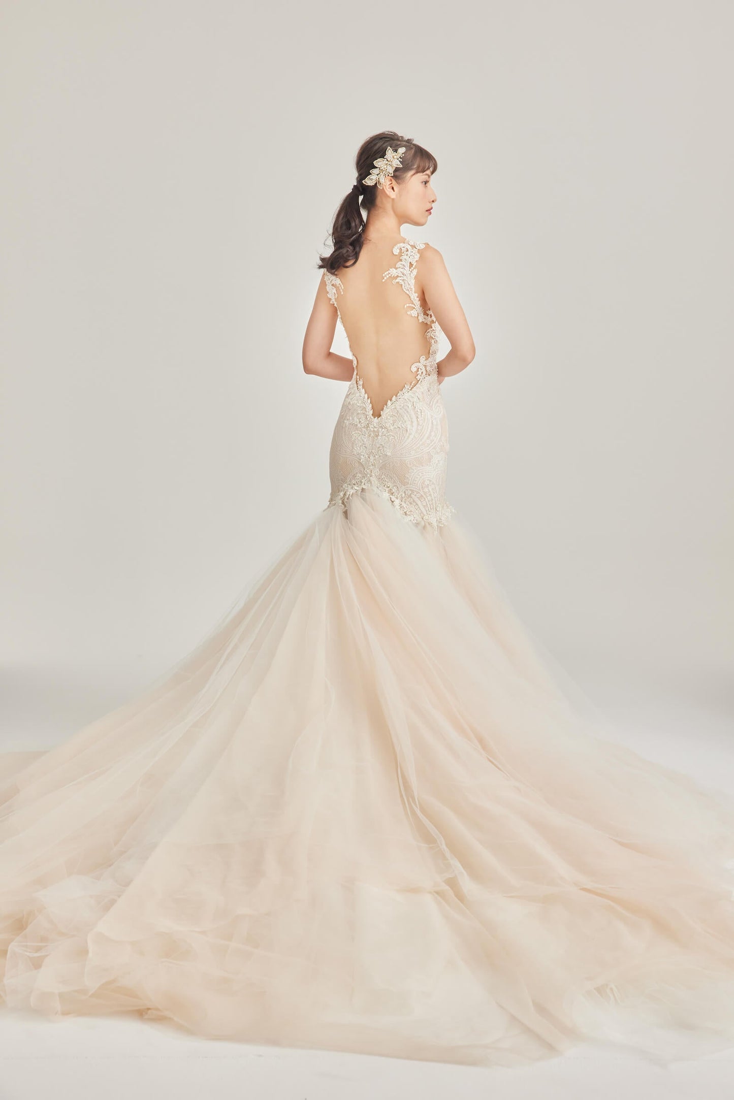 Loretta Brush【ウェディングドレス レンタル】