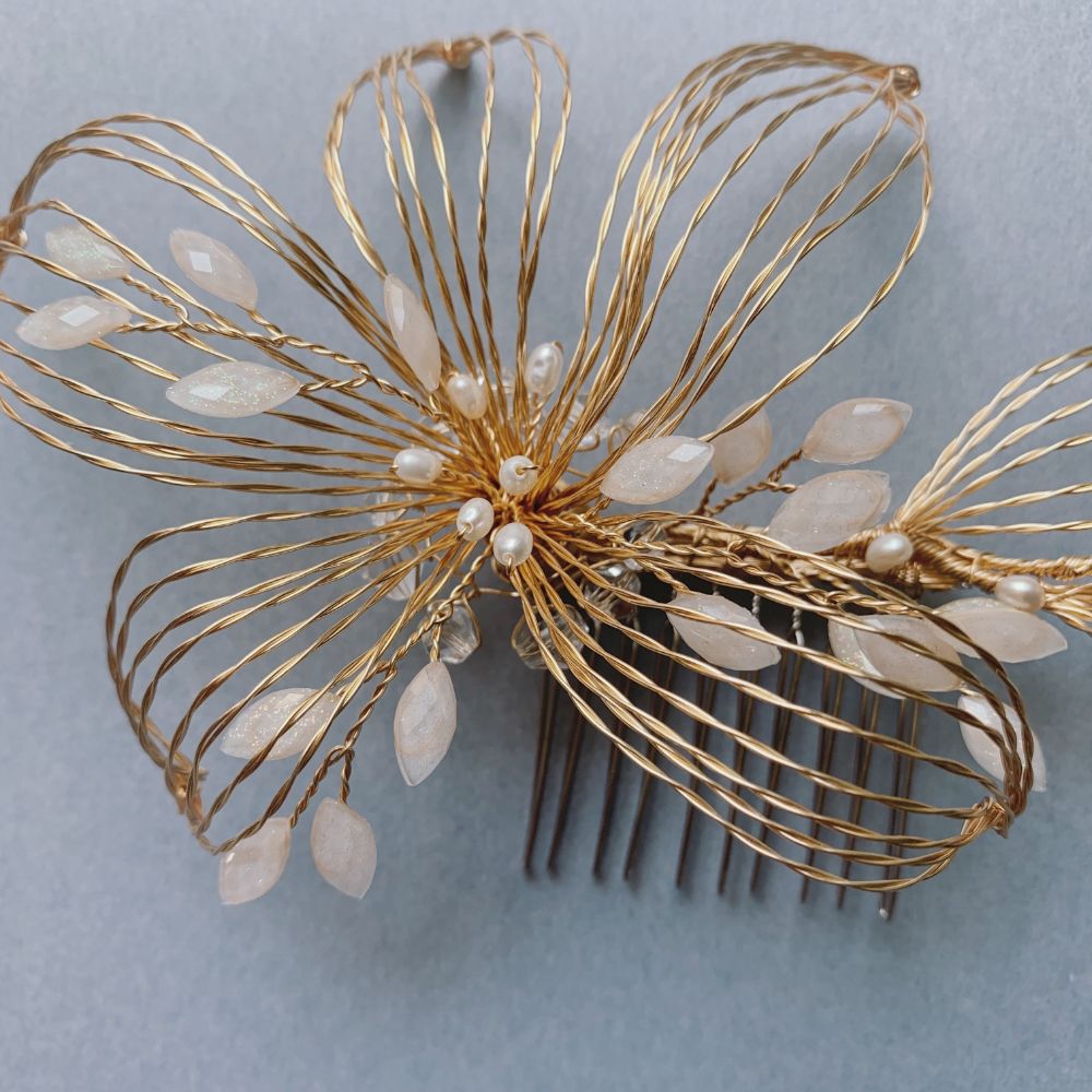 【ヘッドドレス】ゴールドフラワーのヘッドコーム 【結婚式 ヘアアクセサリー】