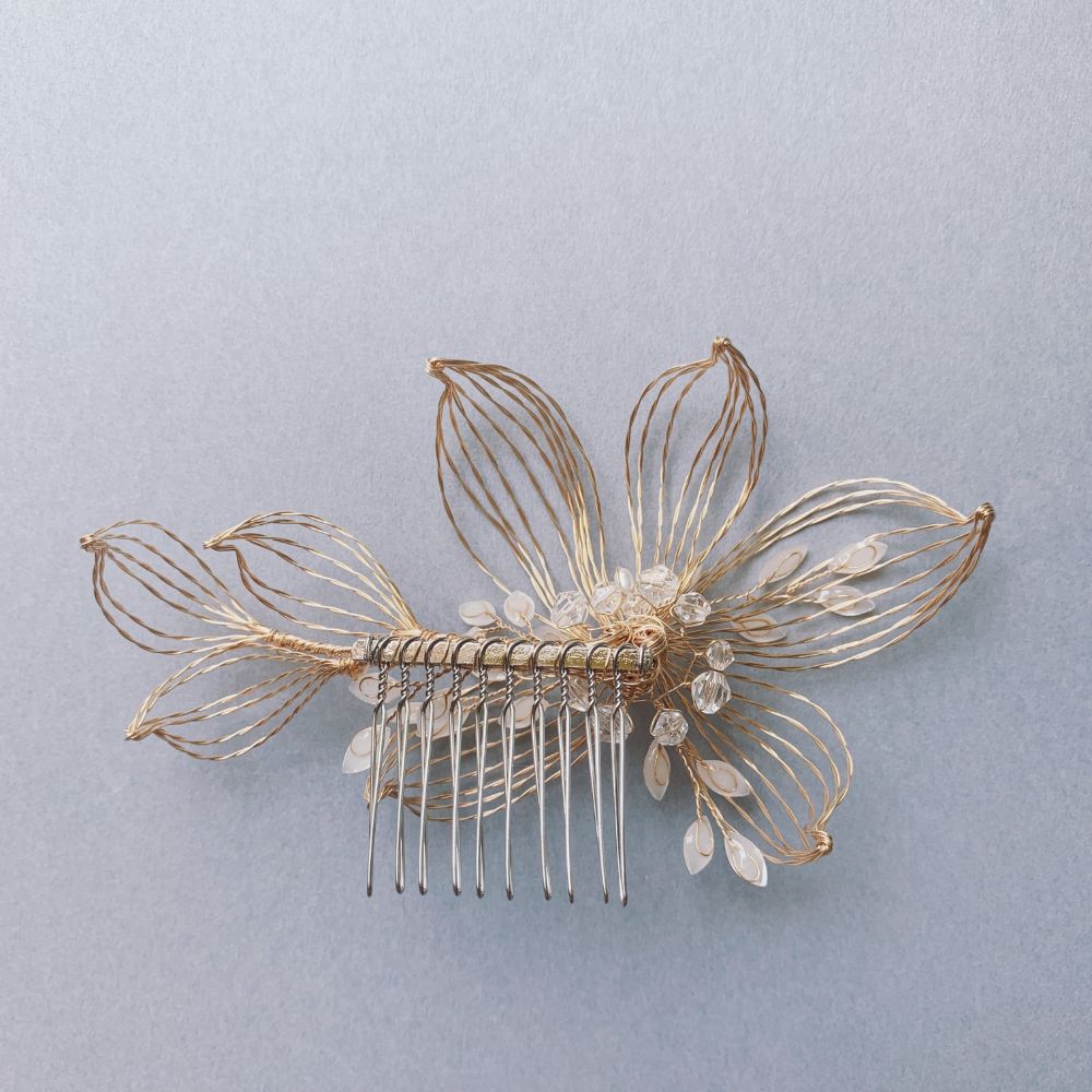 【ヘッドドレス】ゴールドフラワーのヘッドコーム 【結婚式 ヘアアクセサリー】