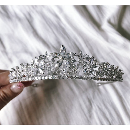 【ティアラ】キュービックジルコニア フラワーモチーフティアラ 【結婚式 ヘアアクセサリー】
