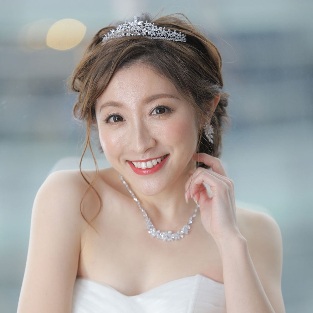 【ティアラ】キュービックジルコニア フラワーモチーフティアラ 【結婚式 ヘアアクセサリー】