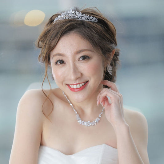 【ティアラ】キュービックジルコニア フラワーモチーフティアラ 【結婚式 ヘアアクセサリー】