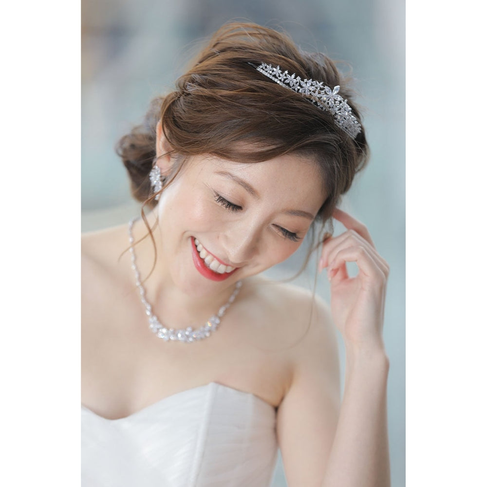 【ティアラ】キュービックジルコニア　フラワーモチーフティアラ 【結婚式　ヘアアクセサリー】