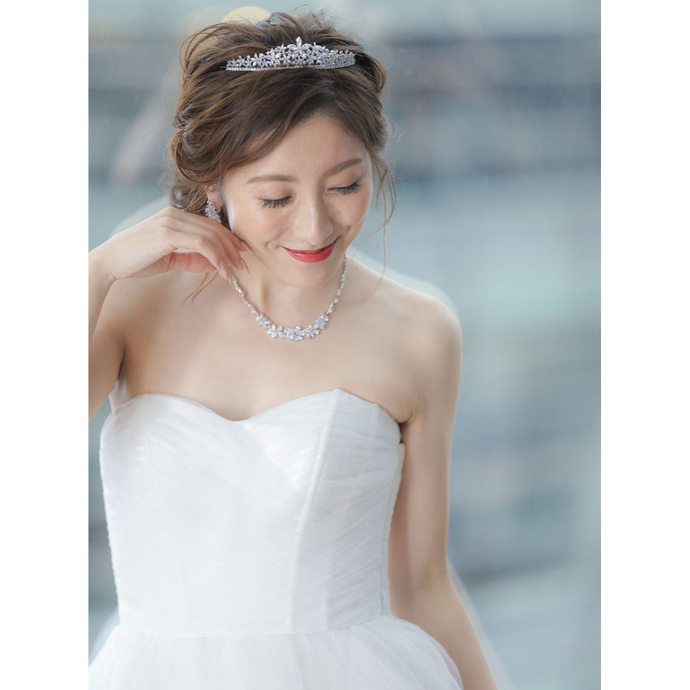【ティアラ】キュービックジルコニア フラワーモチーフティアラ 【結婚式 ヘアアクセサリー】