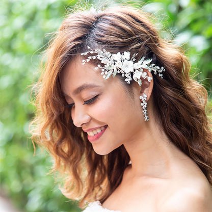 【ヘッドドレス】ホワイトフラワーとパールの小枝ヘッドドレス/ブライダルアクセサリー 【結婚式　ヘアアクセサリー】