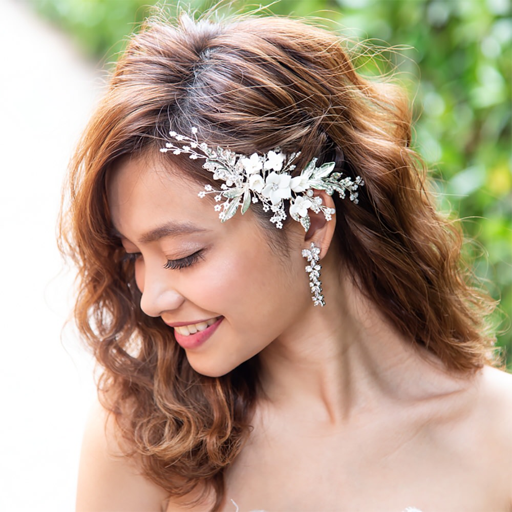 【ヘッドドレス】ホワイトフラワーとパールの小枝ヘッドドレス/ブライダルアクセサリー 【結婚式 ヘアアクセサリー】