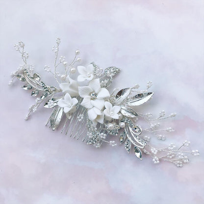【ヘッドドレス】ホワイトフラワーとパールの小枝ヘッドドレス/ブライダルアクセサリー 【結婚式 ヘアアクセサリー】