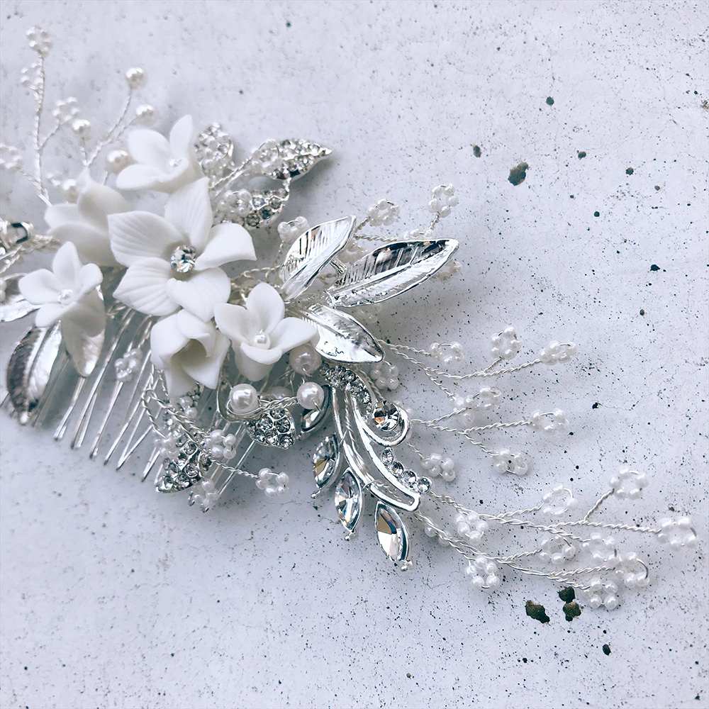 【ヘッドドレス】ホワイトフラワーとパールの小枝ヘッドドレス/ブライダルアクセサリー 【結婚式 ヘアアクセサリー】