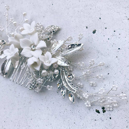 【ヘッドドレス】ホワイトフラワーとパールの小枝ヘッドドレス/ブライダルアクセサリー 【結婚式 ヘアアクセサリー】