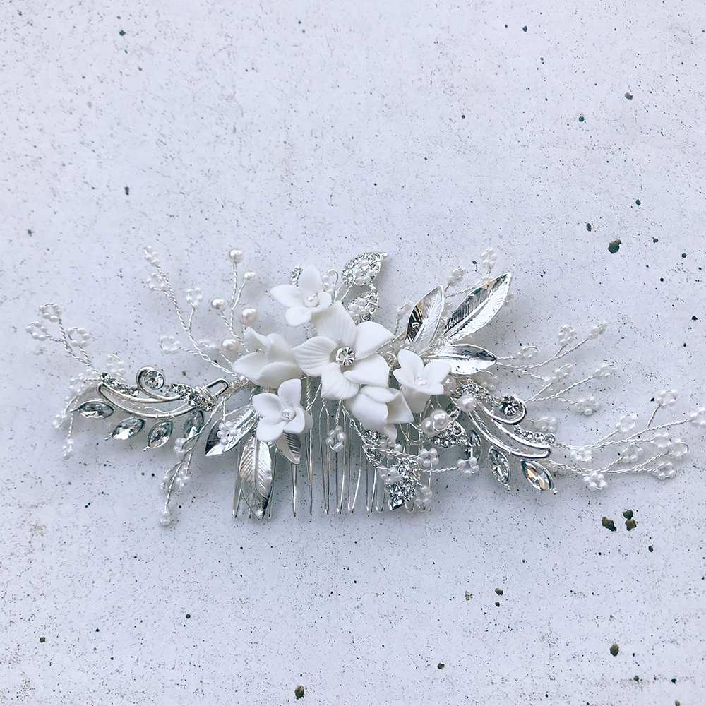 【ヘッドドレス】ホワイトフラワーとパールの小枝ヘッドドレス/ブライダルアクセサリー 【結婚式 ヘアアクセサリー】