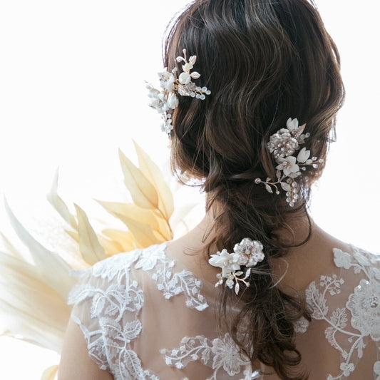 【ヘッドドレス】小枝 ゴールド & ホワイト フラワー 3P ブライダルアクセサリー 【結婚式　ヘアアクセサリー】