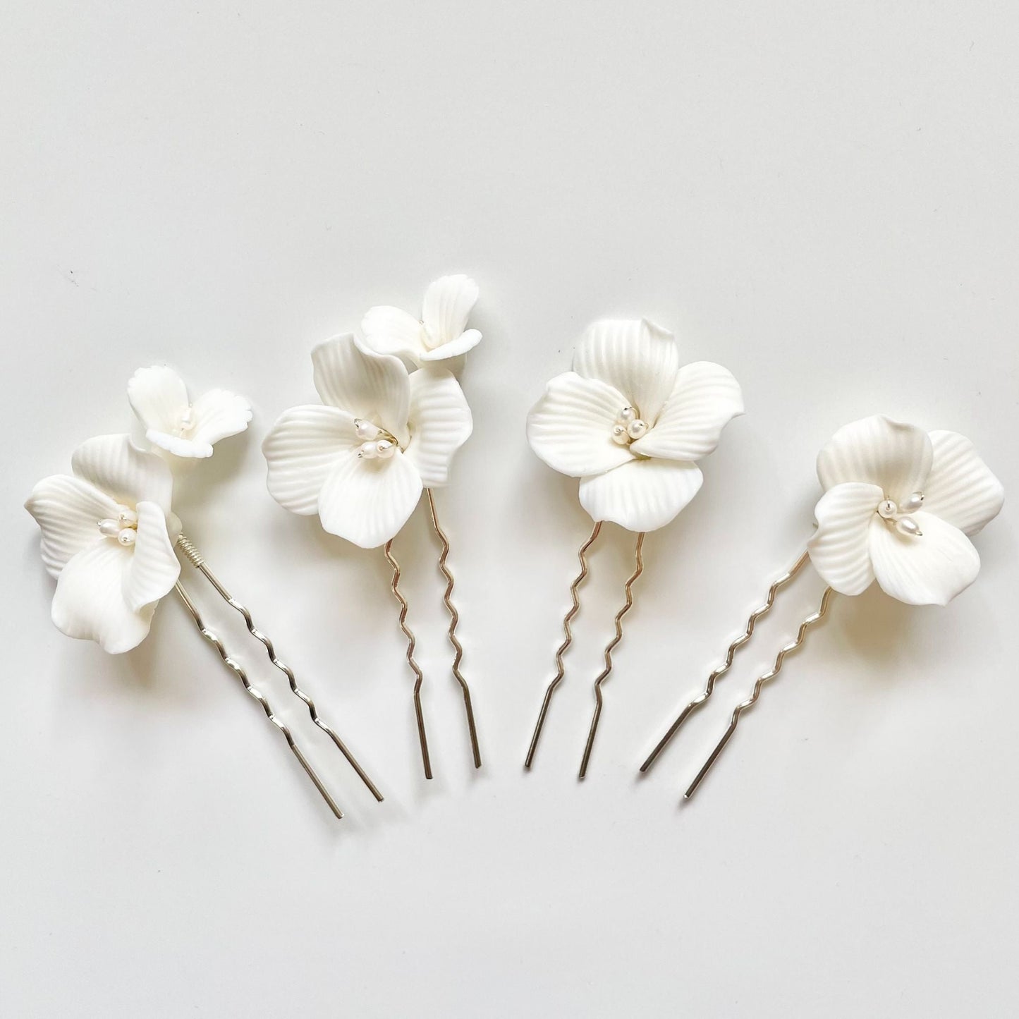 【ヘッドドレス】ホワイト フラワー 4P ヘアピン【結婚式 ヘアアクセサリー】