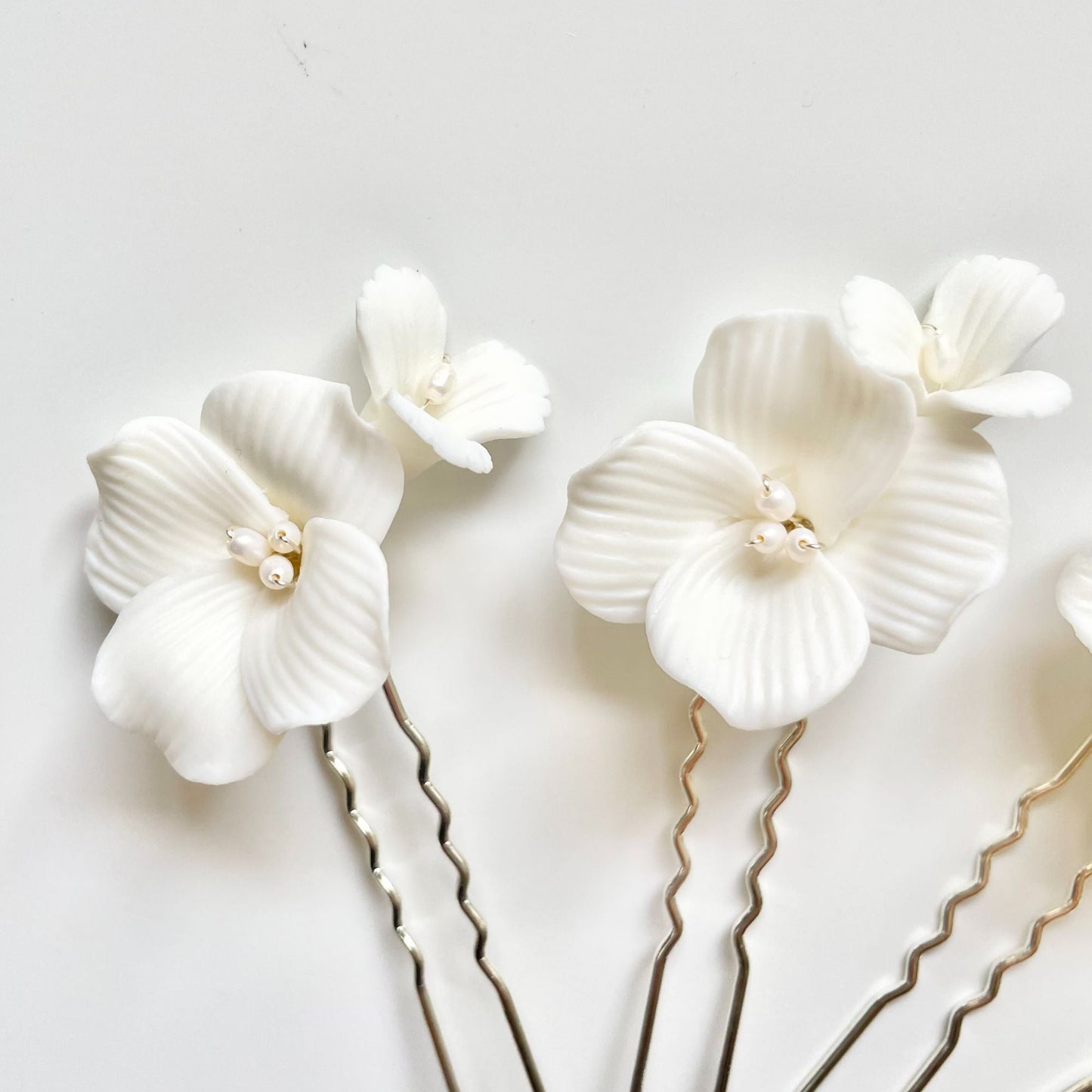 【ヘッドドレス】ホワイト フラワー 4P ヘアピン【結婚式 ヘアアクセサリー】