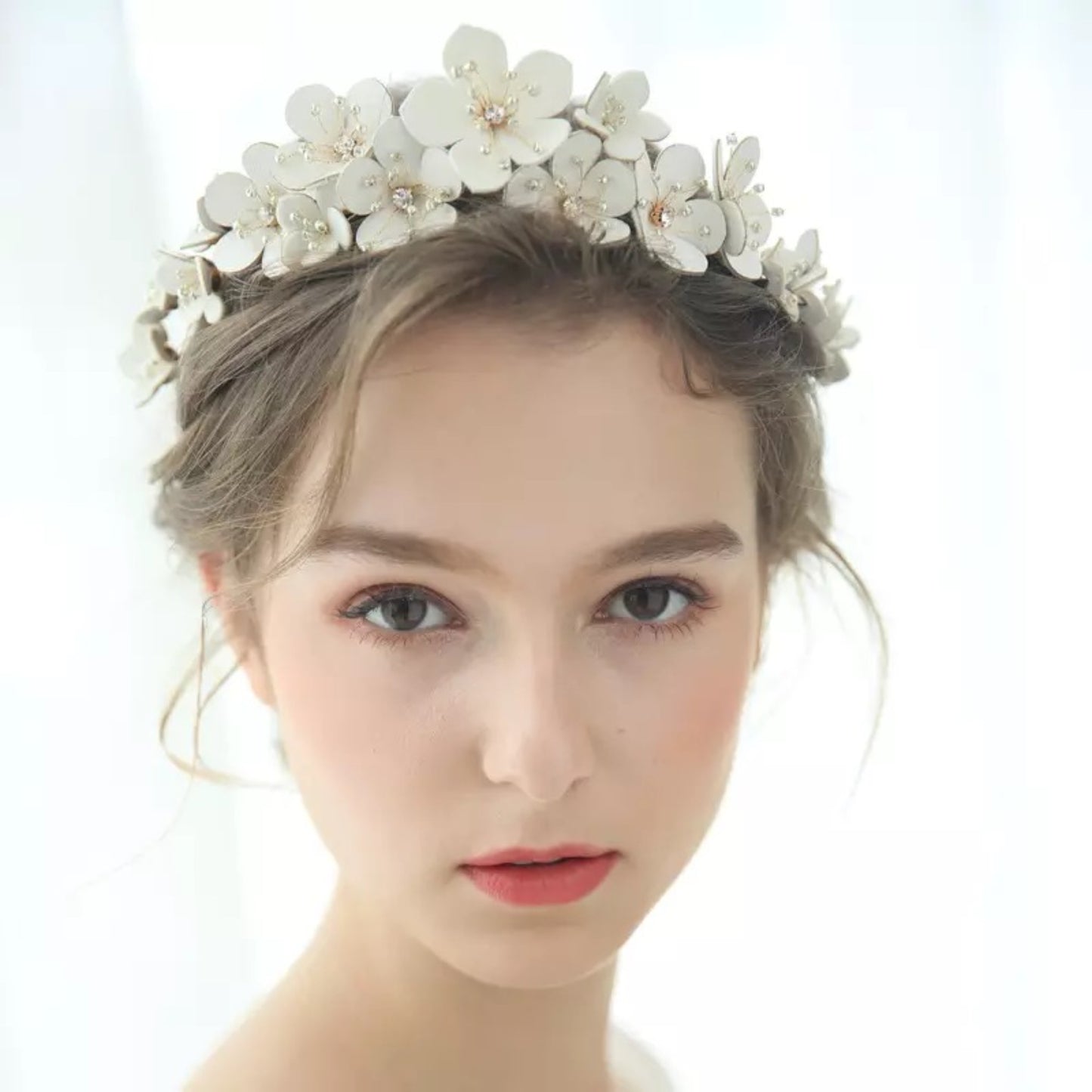 【ヘッドドレス】カチューシャ　ティアラ　ブライダルヘッドドレス　髪飾り　H25 【結婚式　ヘアアクセサリー】