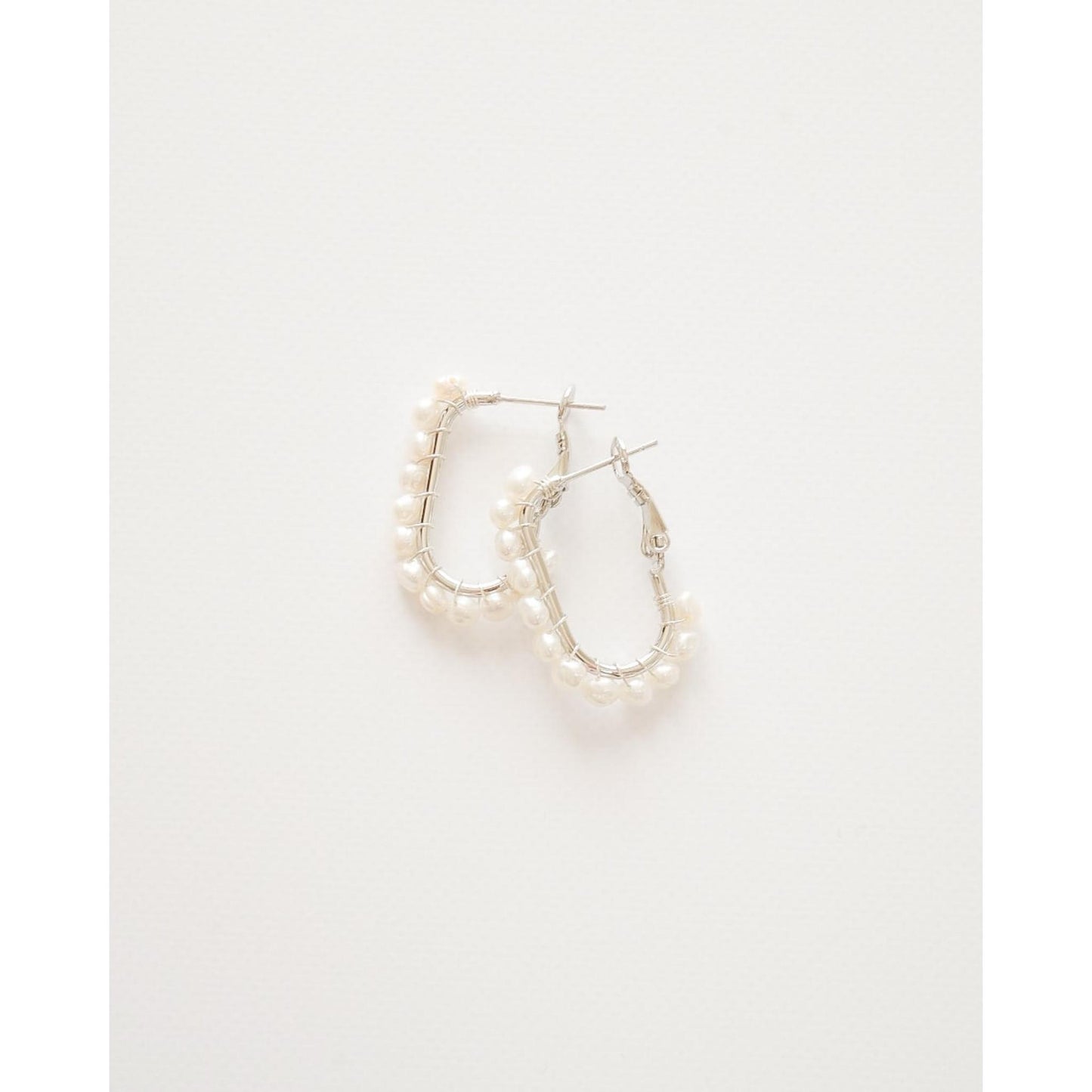 silver oval pearl hoop