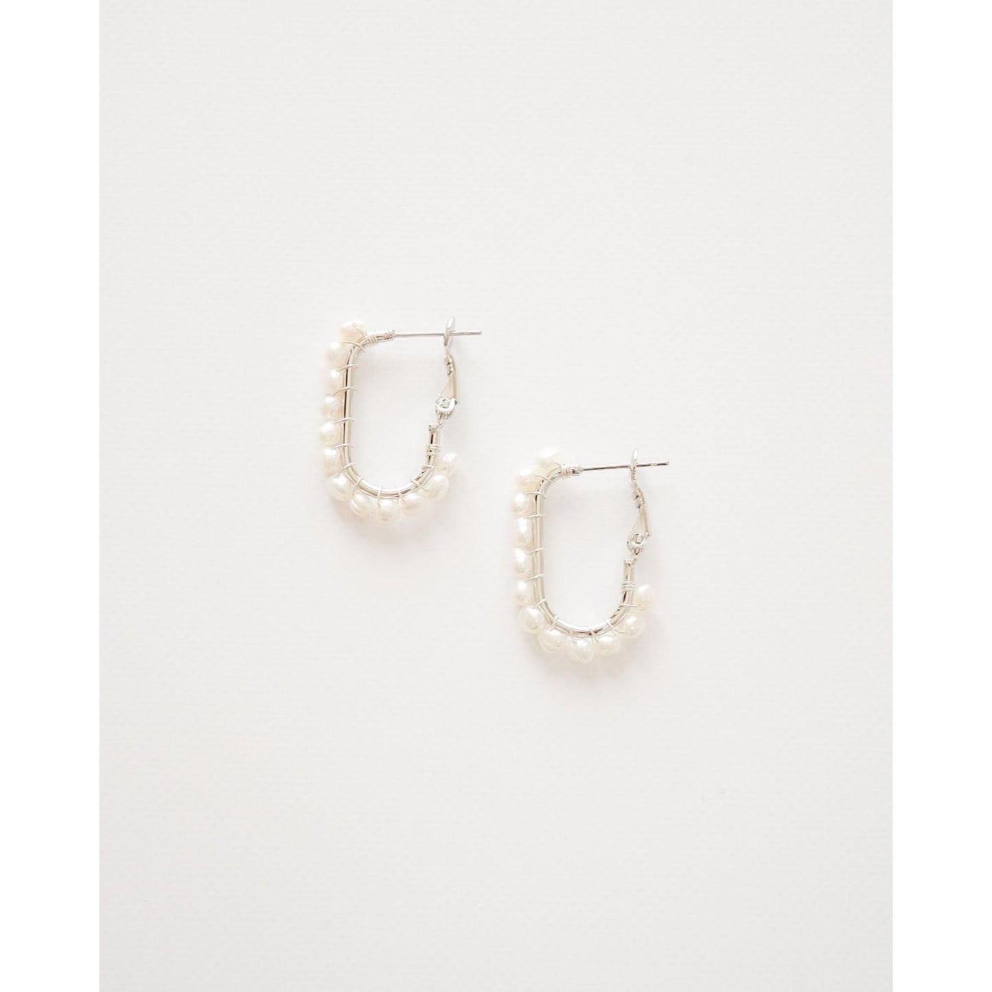 silver oval pearl hoop