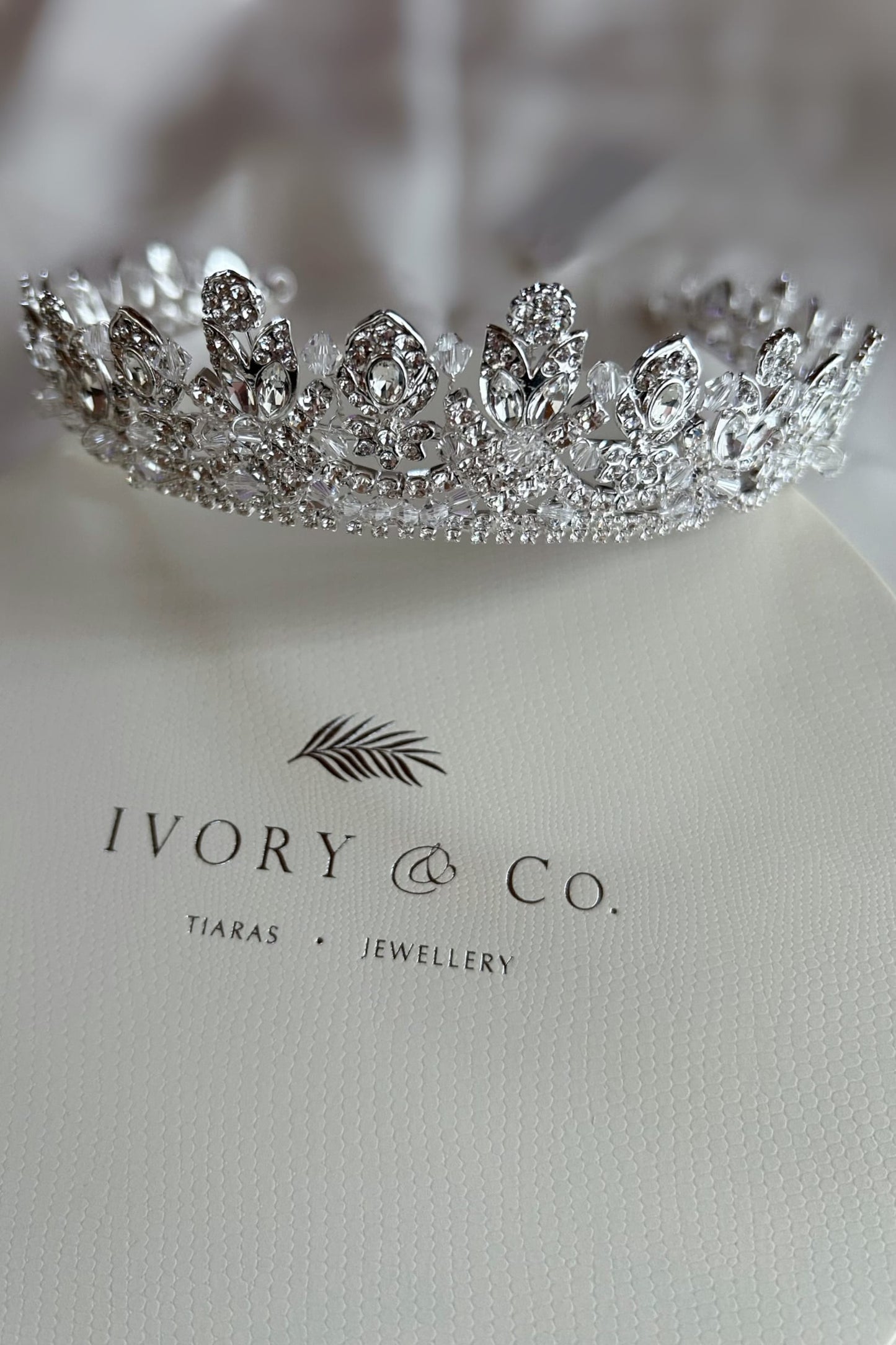 【ヘッドドレス】Ivory & co ALEXANDRA TIARA アイボリーアンドコー アレクサンドラ ティアラ ~ブライダルティアラ~【結婚式 ヘアアクセサリー】