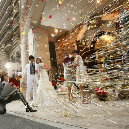 巨大クラッカー(金銀メタルテープ)レギュラータイプ　筒カラー:ゴールド　【結婚式　挙式　披露宴　演出グッズ】