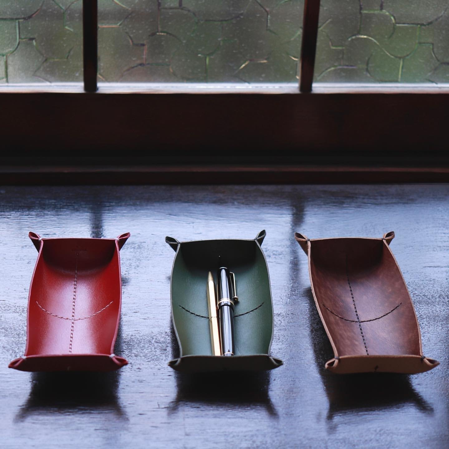 アンティークブラウン 革トレイ ペン&メガネ アンティークブラウン KAKURA 【結婚式 引き出物 ギフト】