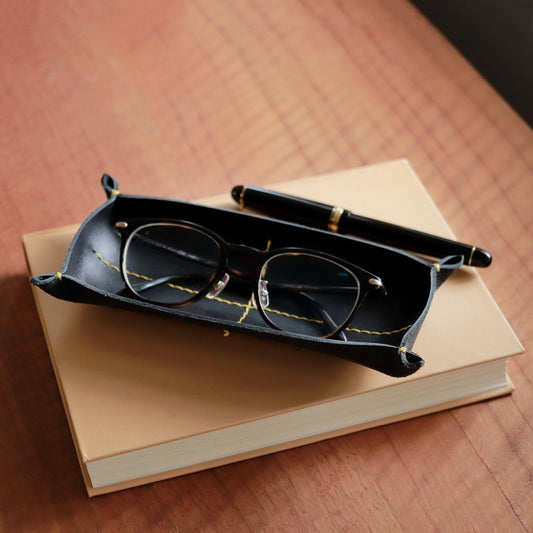 ブラック” 革トレイ ペン&メガネ KAKURA 【結婚式 引き出物 ギフト】