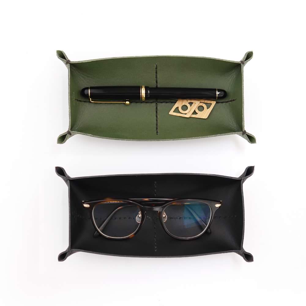 松葉” 革トレイ ペン&メガネ KAKURA 【結婚式 引き出物 ギフト】