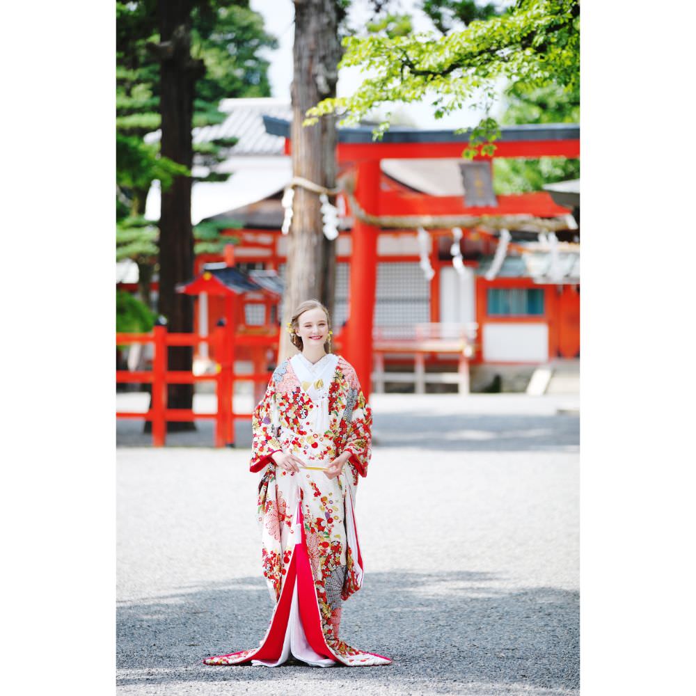 壺垂菊花宝尽くし 白字文 【結婚式 和装 色打掛 レンタル】