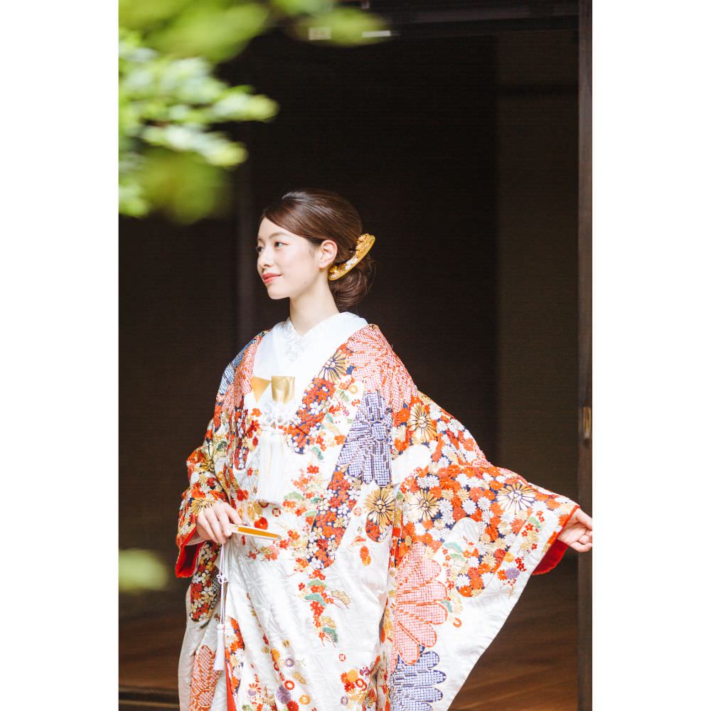 壺垂菊花宝尽くし 白字文 【結婚式 和装 色打掛 レンタル】