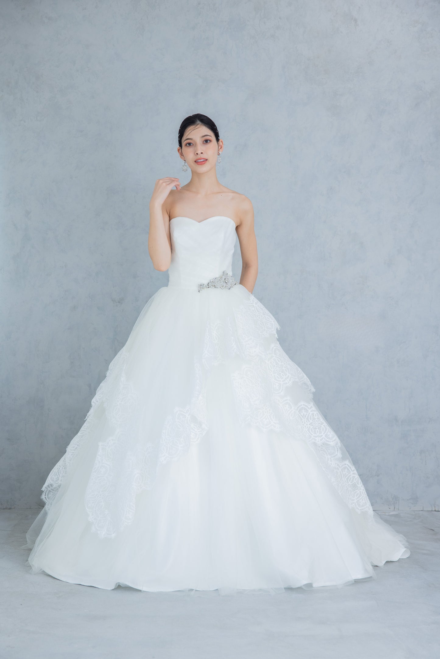 LUXE-2【結婚式 ウェディングドレス レンタル】